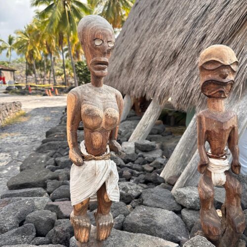 Hawaiian carvings at Pu'uhonua O Honaunau